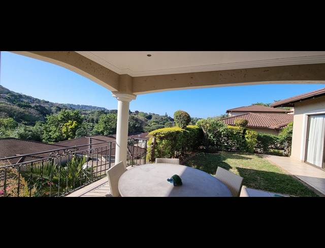 3 BEDROOM APARTMENT FOR SALE IN LA LUCIA
